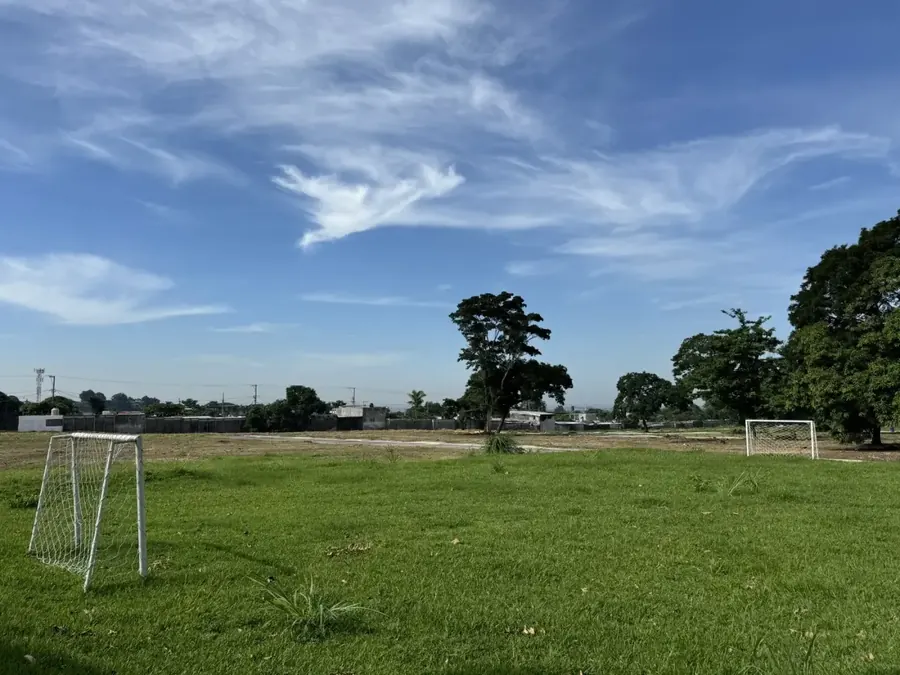 Canchas de fútbol y básquetbol